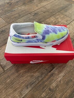 Nike Tie-Dye Slip-On Sneakers